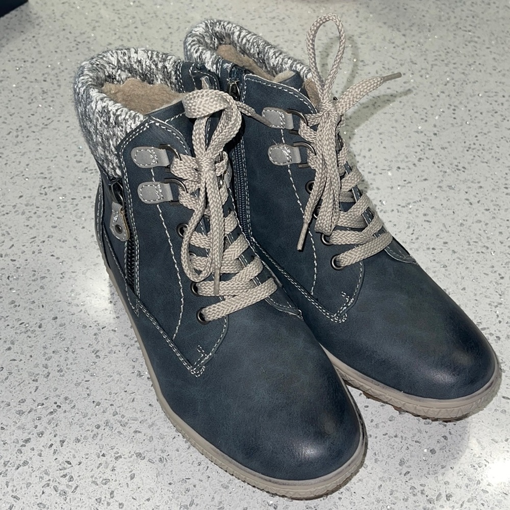 Brand New Spring Step Boots